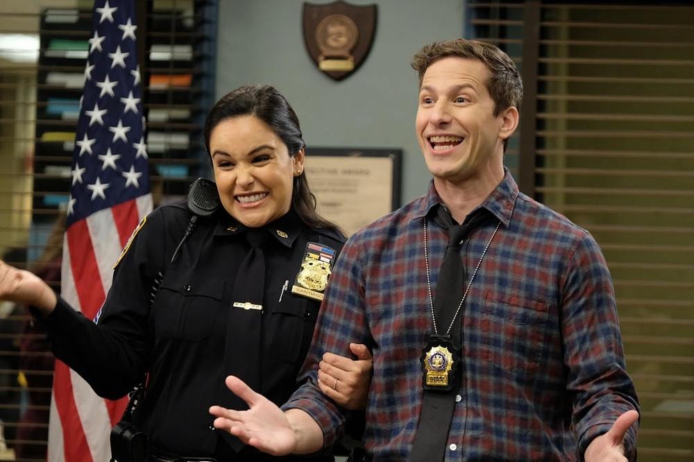 اندی سمبرگ و ملیسا فومرو در سریال «بروکلین ناین ناین» (Brooklyn Nine-Nine)